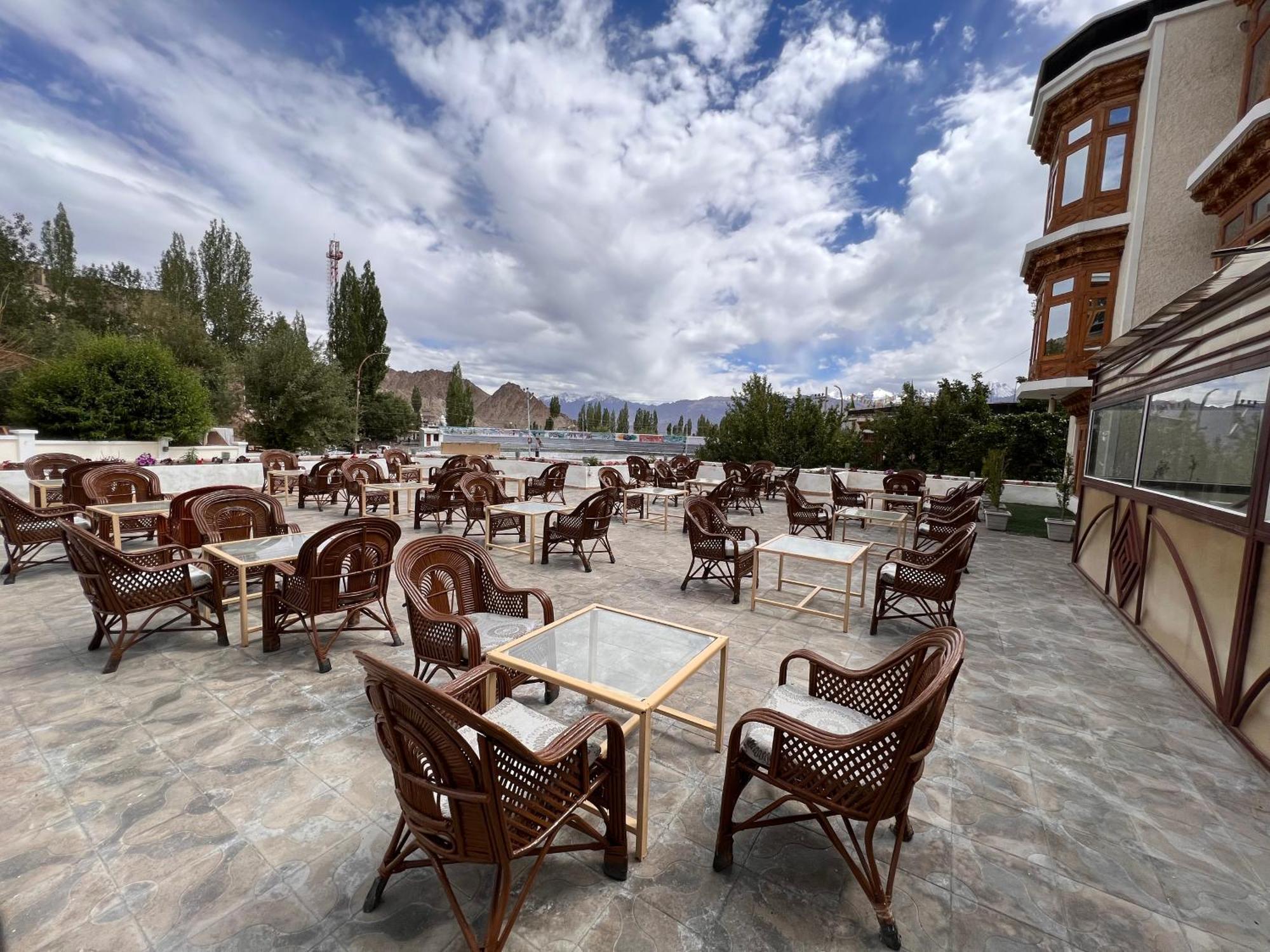 Hotel New Glacier View Leh Esterno foto